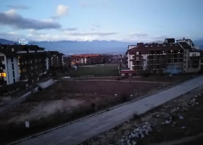 Royal Towers - 945 *