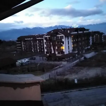 Royal Towers - 945 아파트